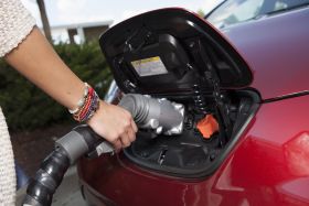 French drivers offered 10,000 euro bonus for switching to EVs