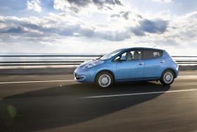 Nissan LEAF delivered to first UK customers