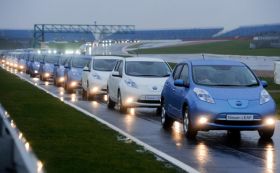 Nissan LEAF sets EV parade world record