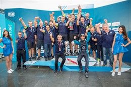 Renault e.dams win Hong Kong ePrix