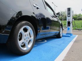 Nissan invests in network of quick-charge stations in the Netherlands