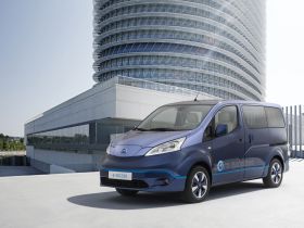 Nissan showcases e-NV200 VIP concept at Hannover