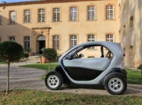 French luxury hotel opens Twizy rental service for guests