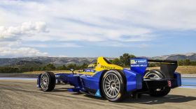 Renault aims for win at FIA Formula E race in Paris