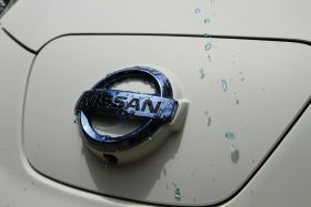 Nissan challenges Chicago's dirtiest slush with "World's Cleanest Car"